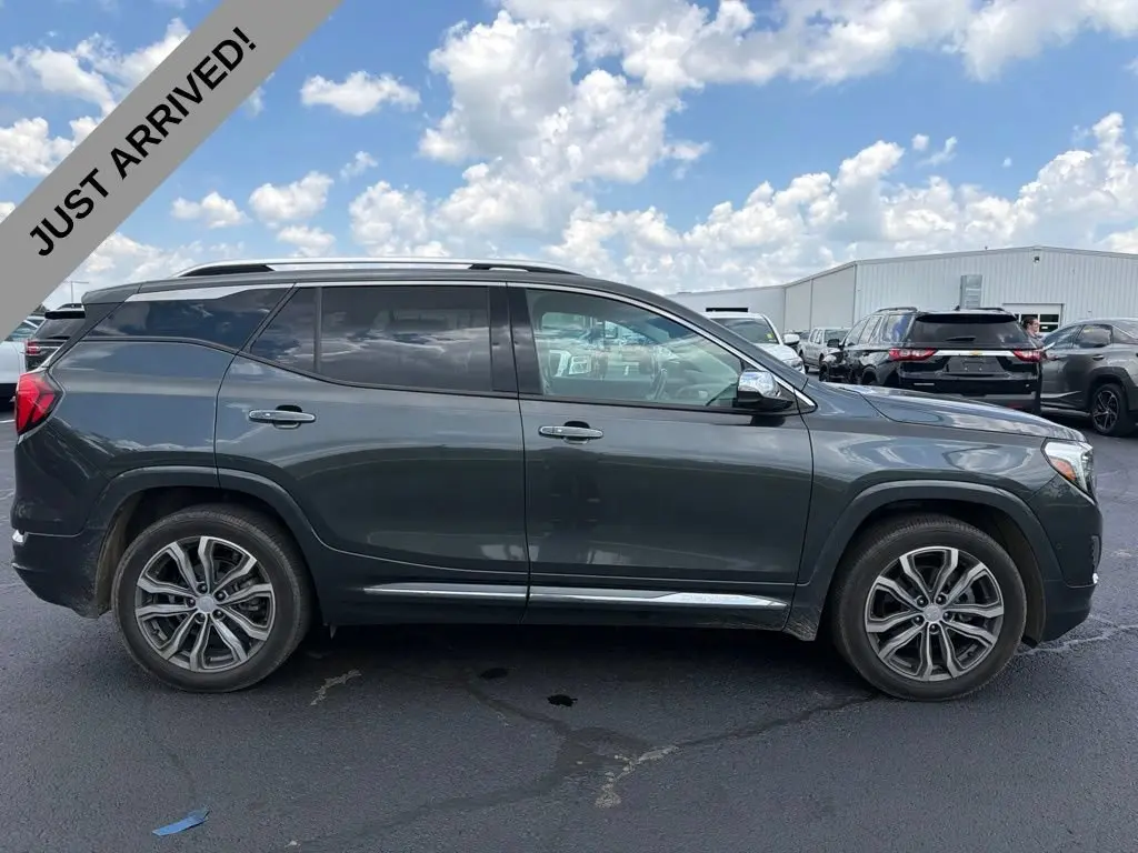 2020 GMC Terrain Denali AWD photo 4