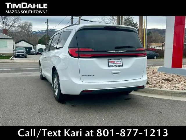 2022 Chrysler Pacifica Touring L photo 5