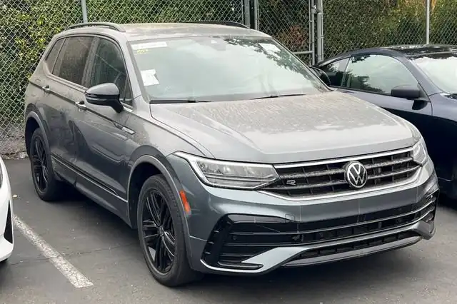 2022 Volkswagen Tiguan 2.0T SE R-Line Black's photo