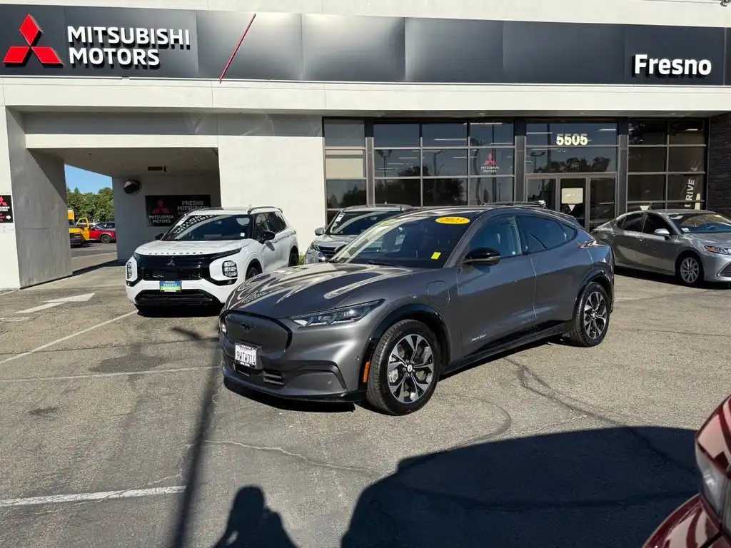 2023 Ford Mustang-Mach-e Premium's photo