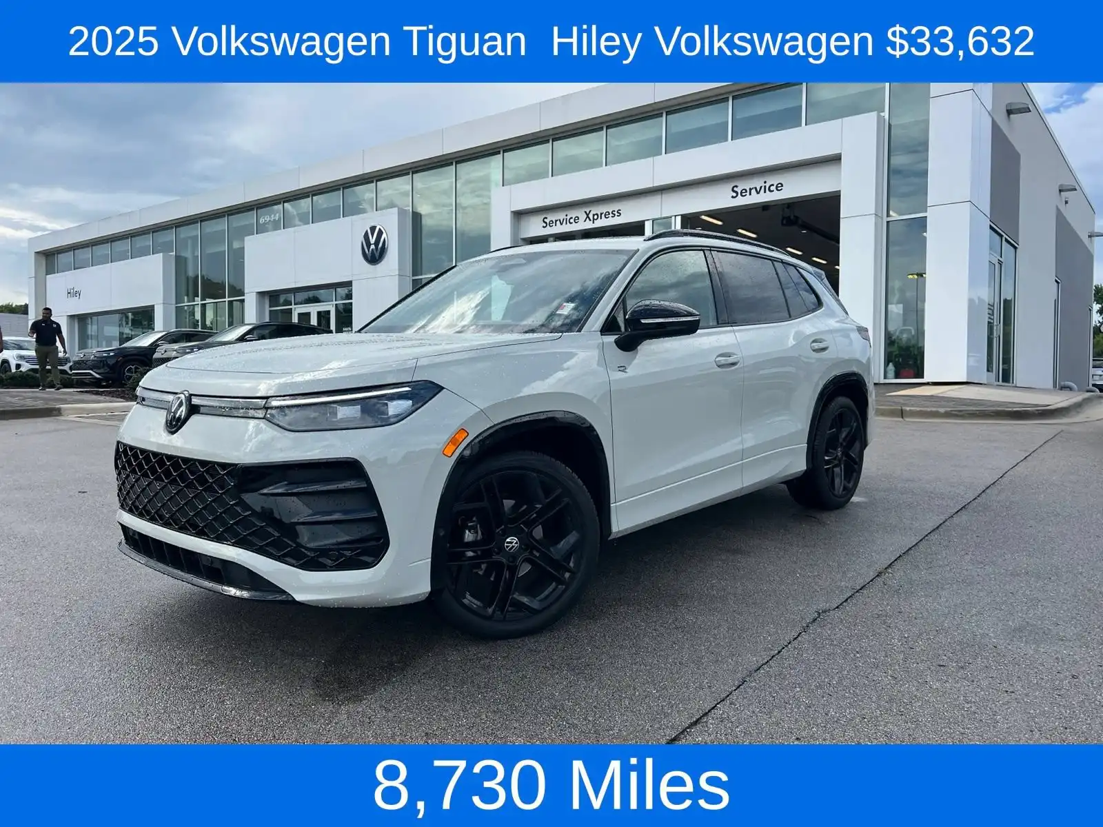 2025 Volkswagen Tiguan 2.0T SE R-Line Black's photo