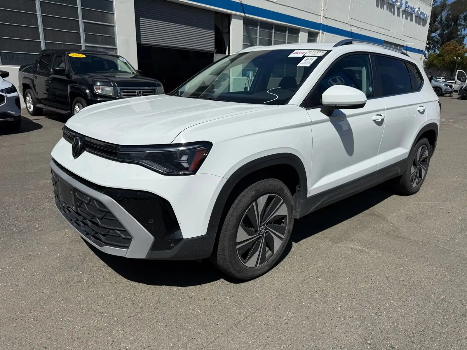 2025 Volkswagen Taos 1.5T SE 4Motion's photo