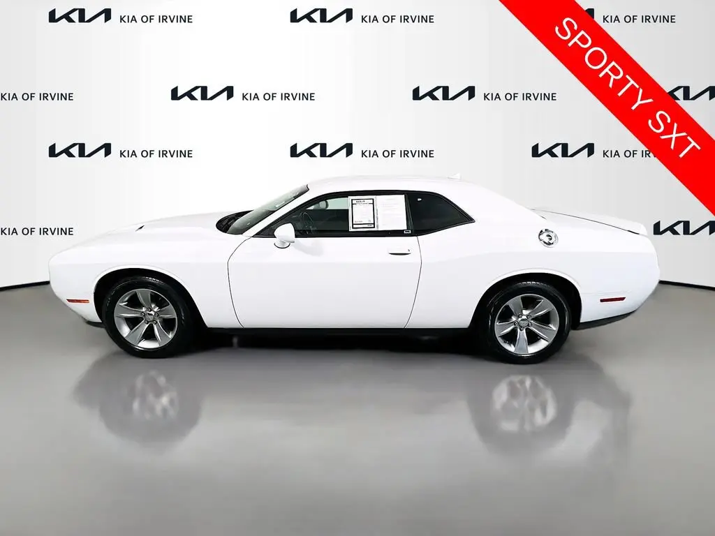 2019 Dodge Challenger SXT Auto photo 4