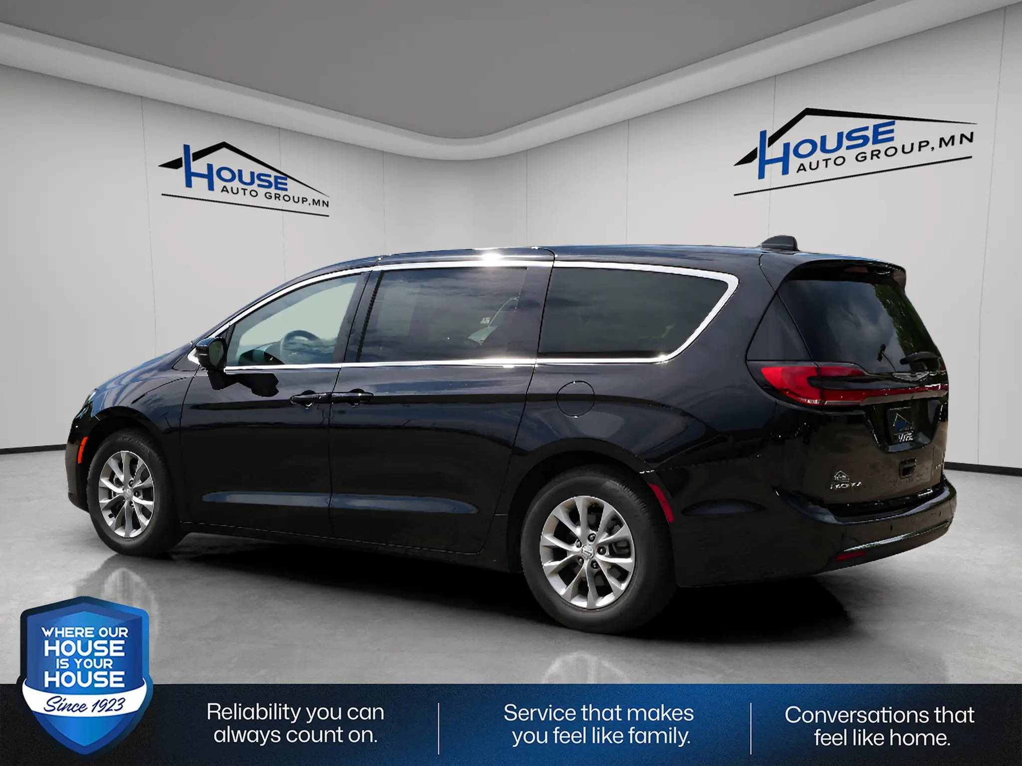 2026 Chrysler Pacifica Limited photo 4