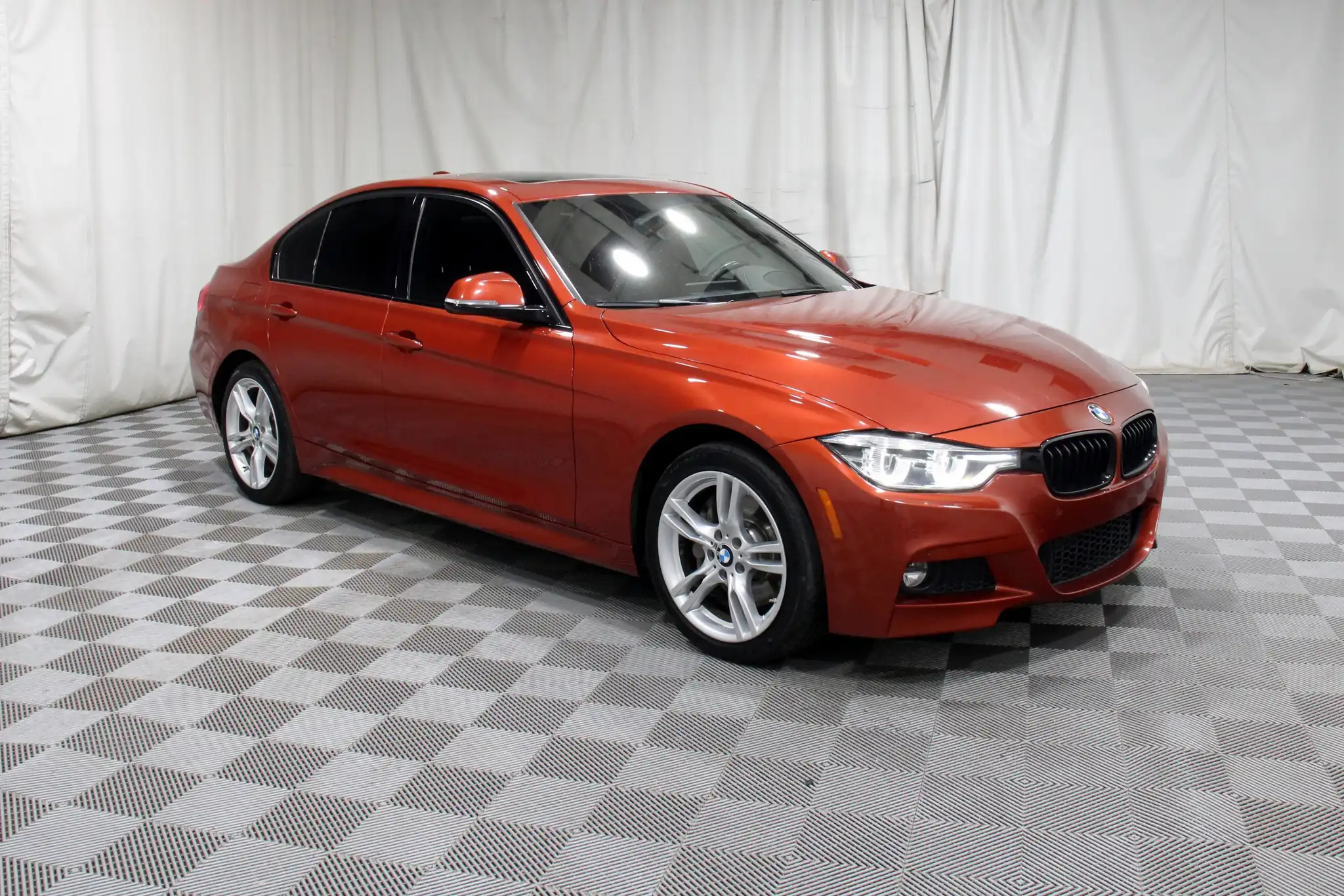 2018 BMW 3 Series 330i xDrive Sedan's photo