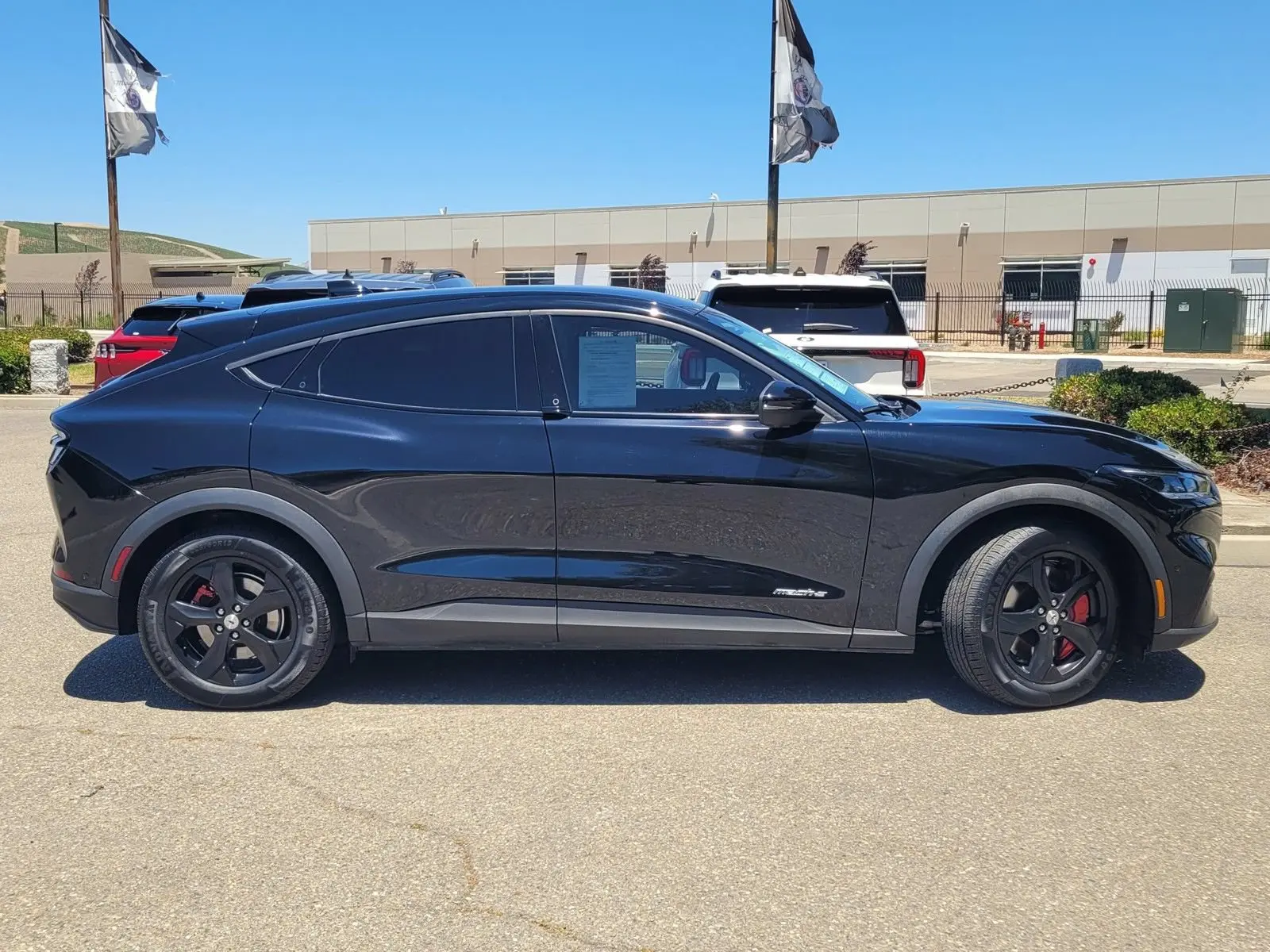 2023 Ford Mustang-Mach-e Select photo 3