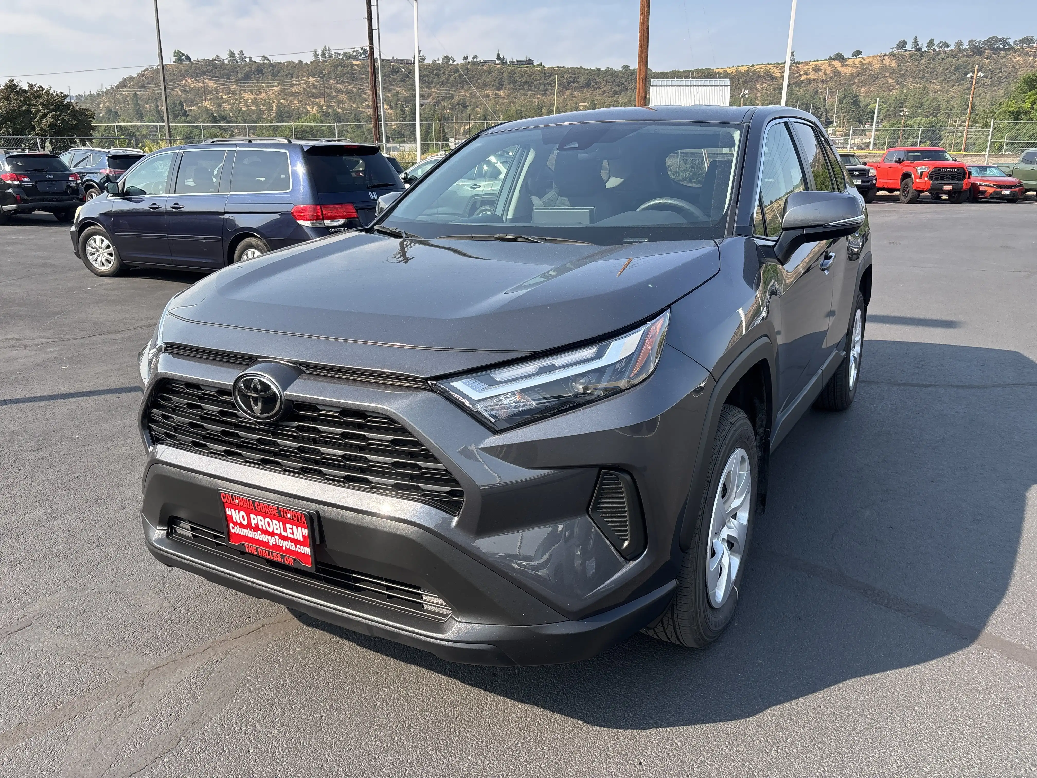 2025 Toyota RAV4 LE FWD's photo