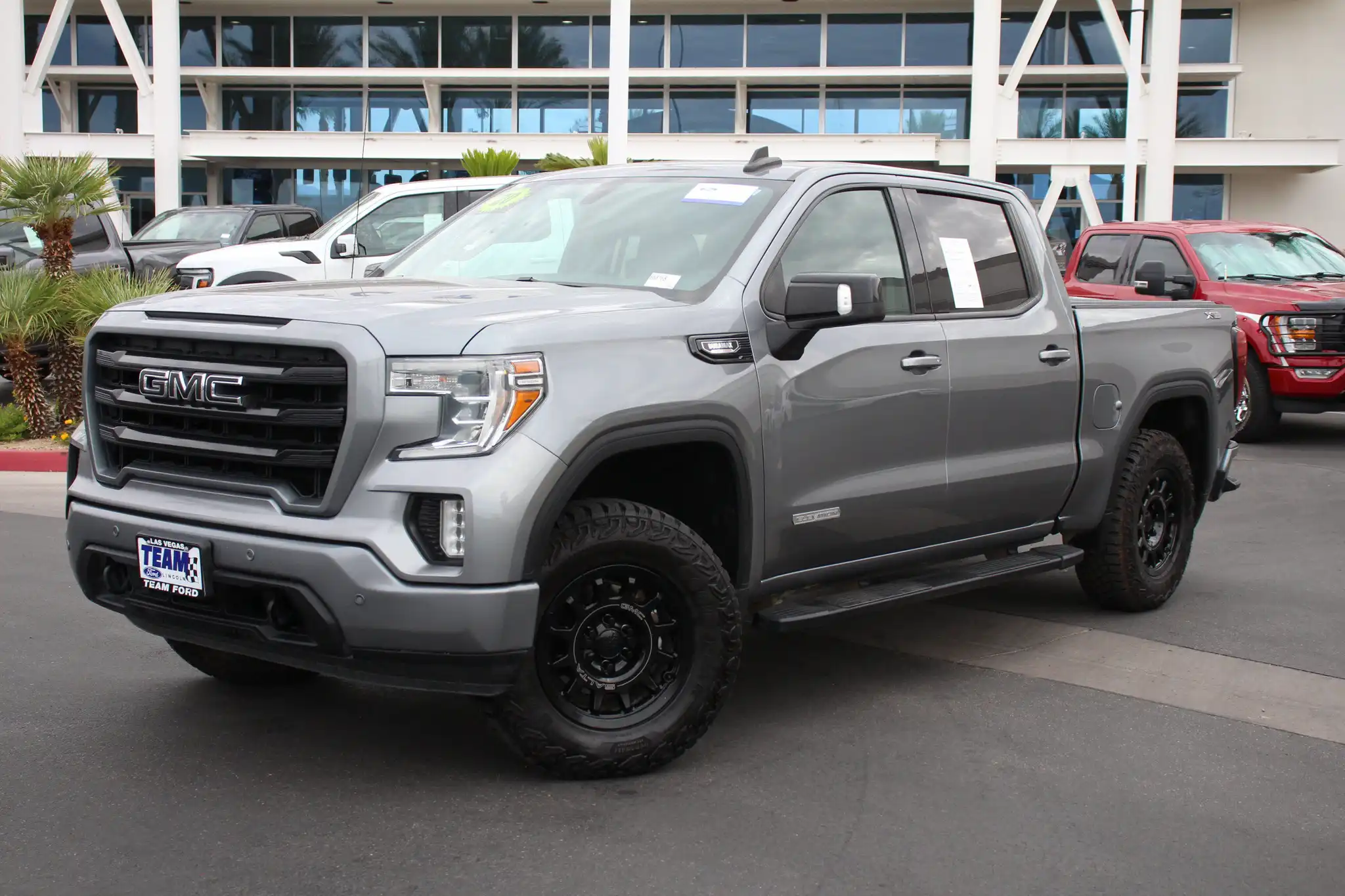 2020 GMC Sierra 4WD Crew Cab Standard Box Elevation's photo
