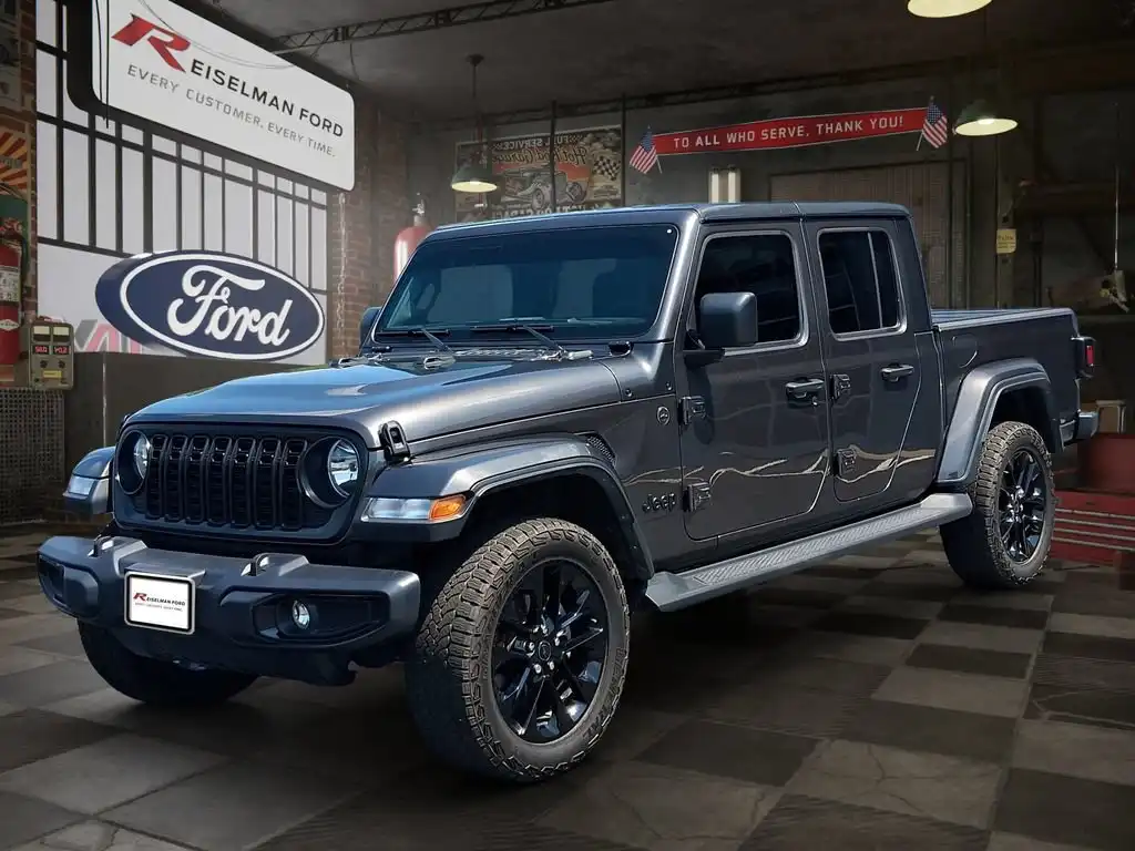 2025 Jeep Gladiator Nighthawk Auto's photo