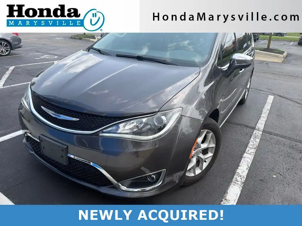 2020 Chrysler Pacifica Limited's photo