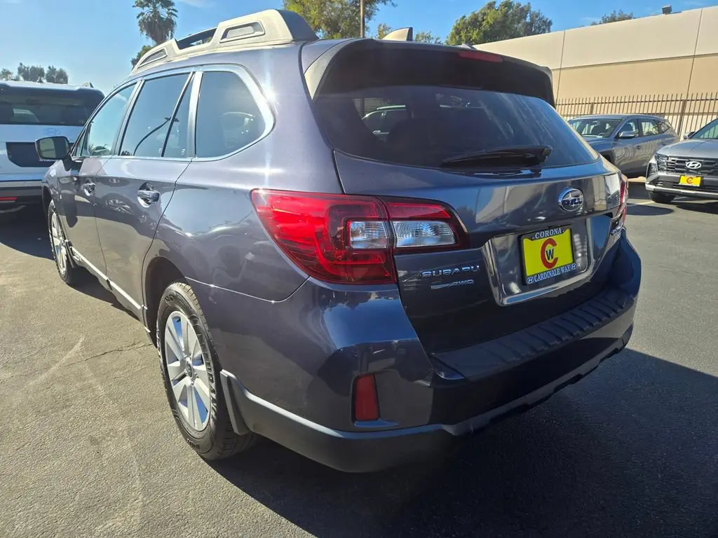 2017 Subaru Outback 2.5i Premium photo 4