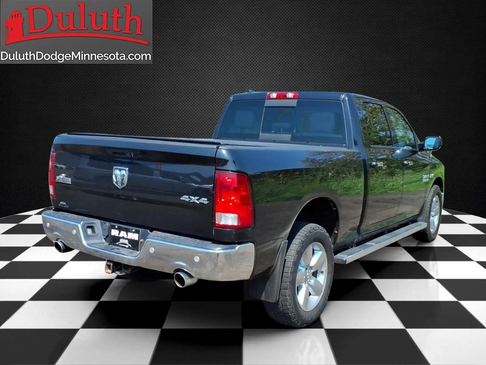 2015 RAM 1500 SLT 4x4 Crew Cab LWB photo 5