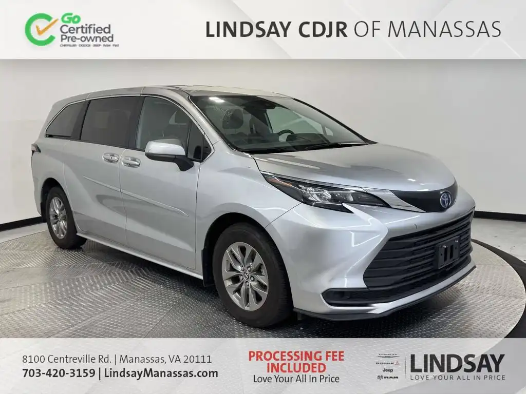 2025 Toyota Sienna LE 8-Passenger Hybrid AWD's photo
