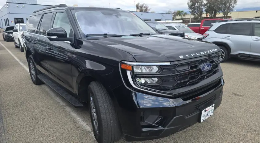2025 Ford Expedition Active MAX photo 3