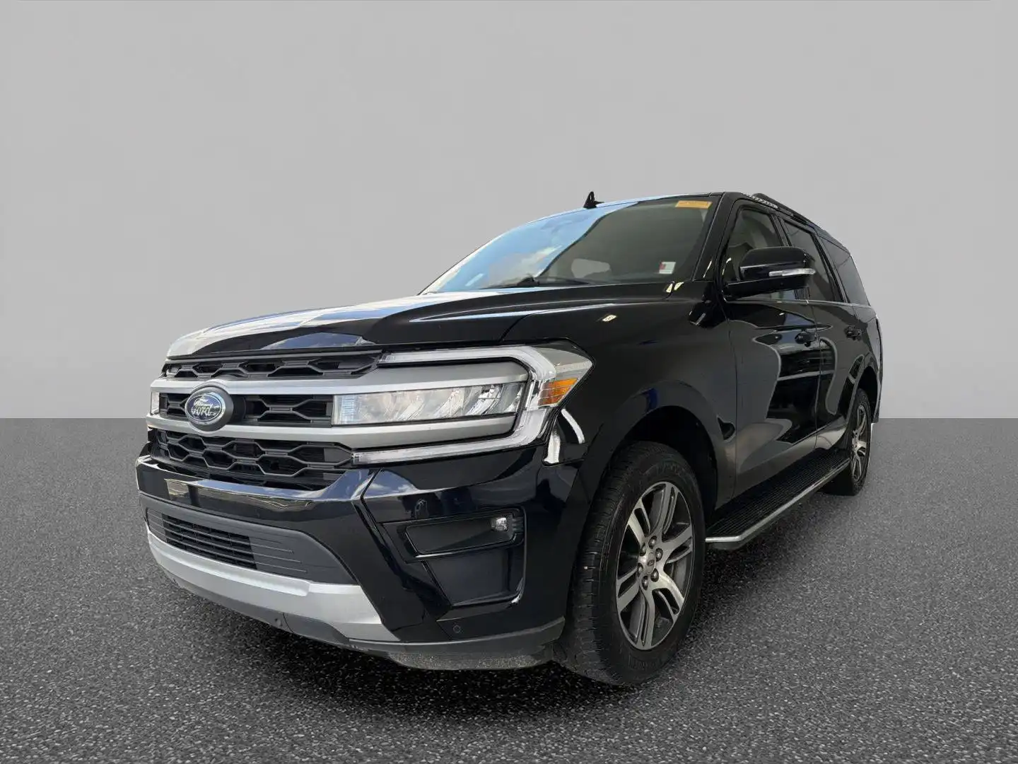 2023 Ford Expedition XLT's photo