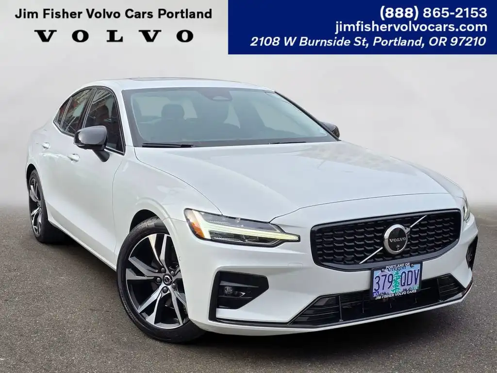 2024 Volvo S60 B5 Plus Dark Theme's photo
