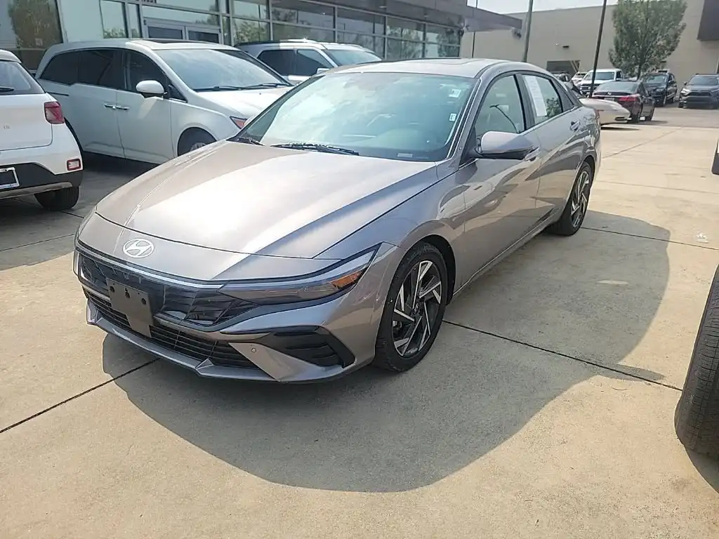 2024 Hyundai Elantra 2.0 Limited IVT's photo