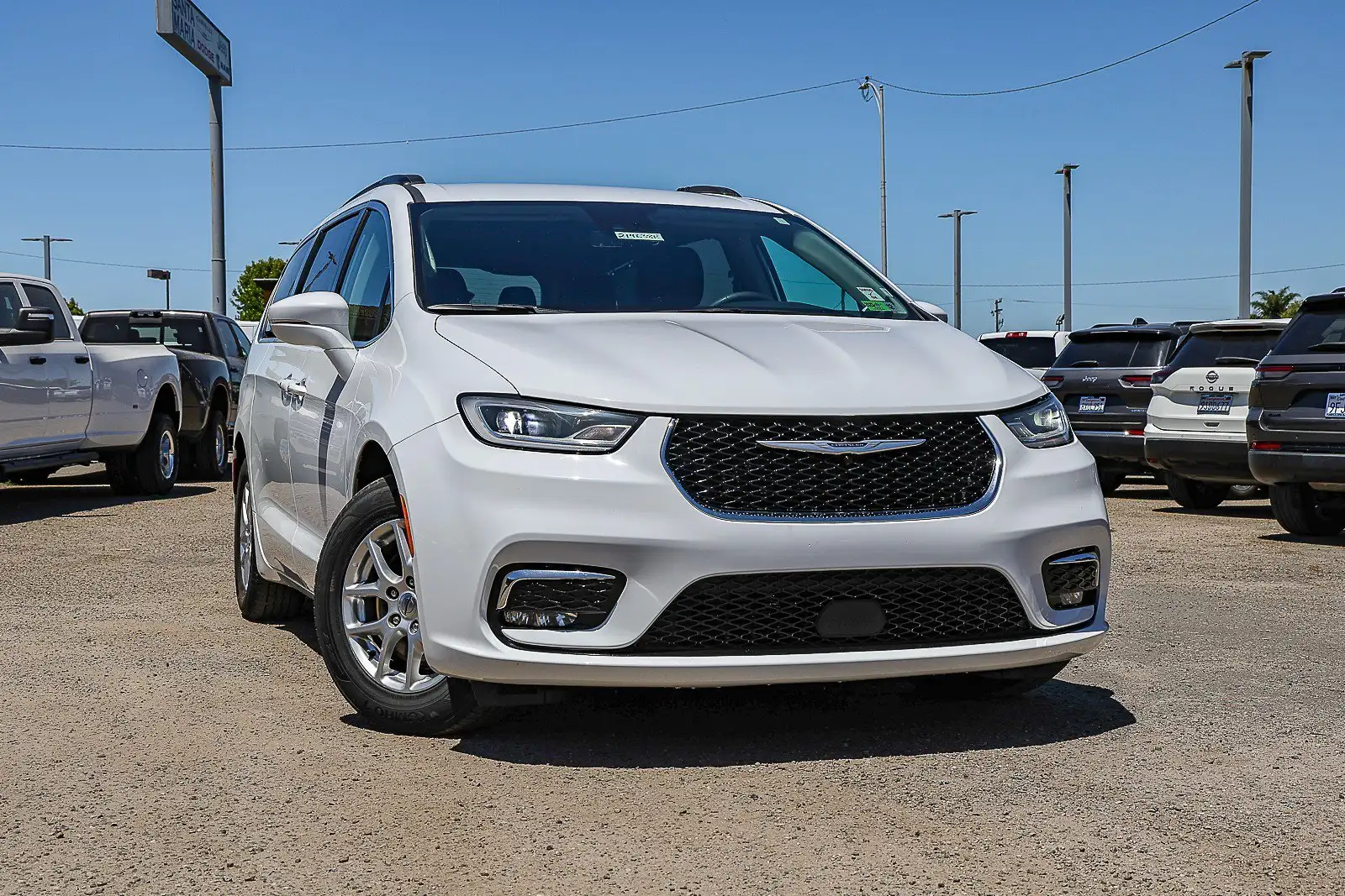 2022 Chrysler Pacifica Touring L's photo
