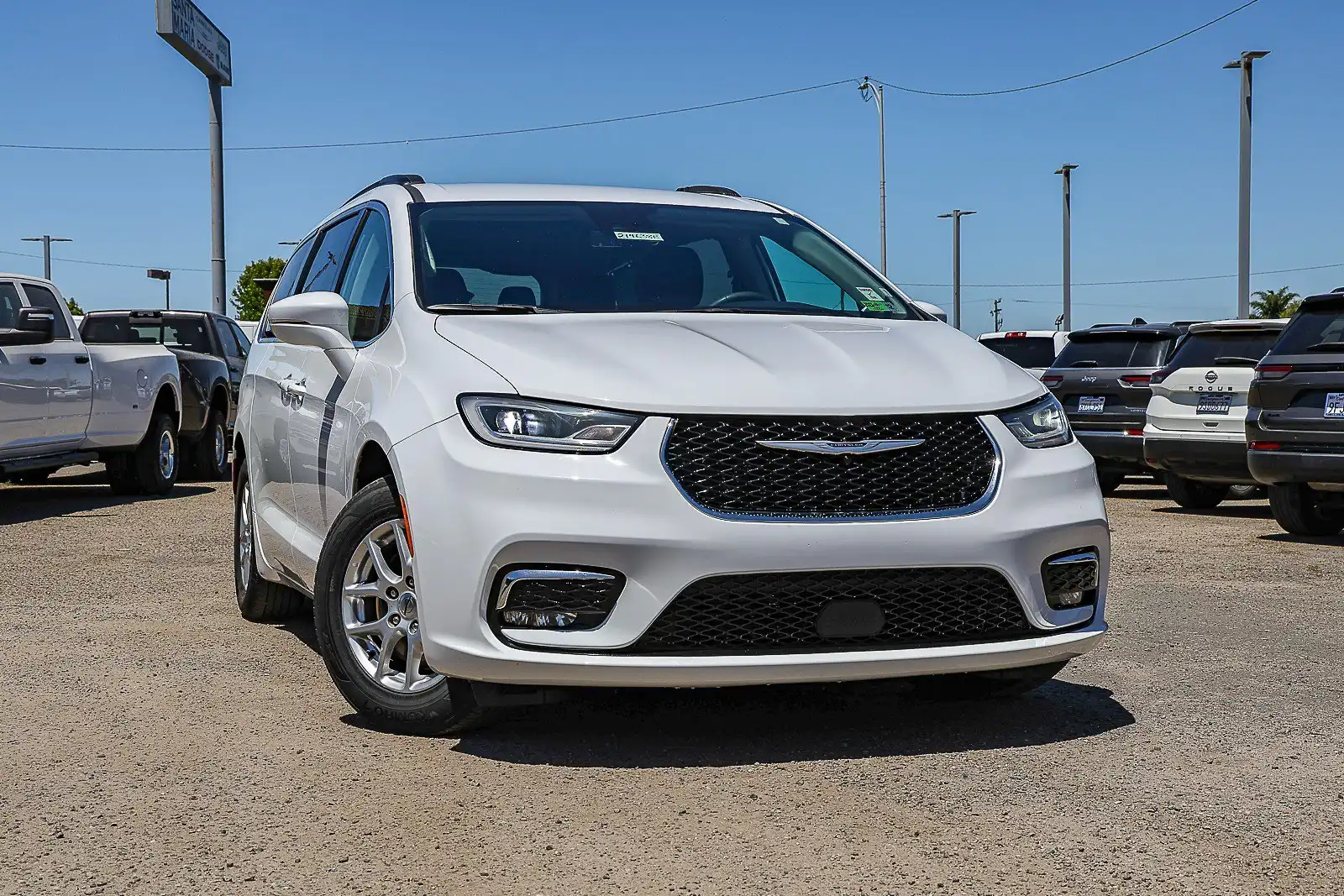 2022 Chrysler Pacifica Touring L's photo