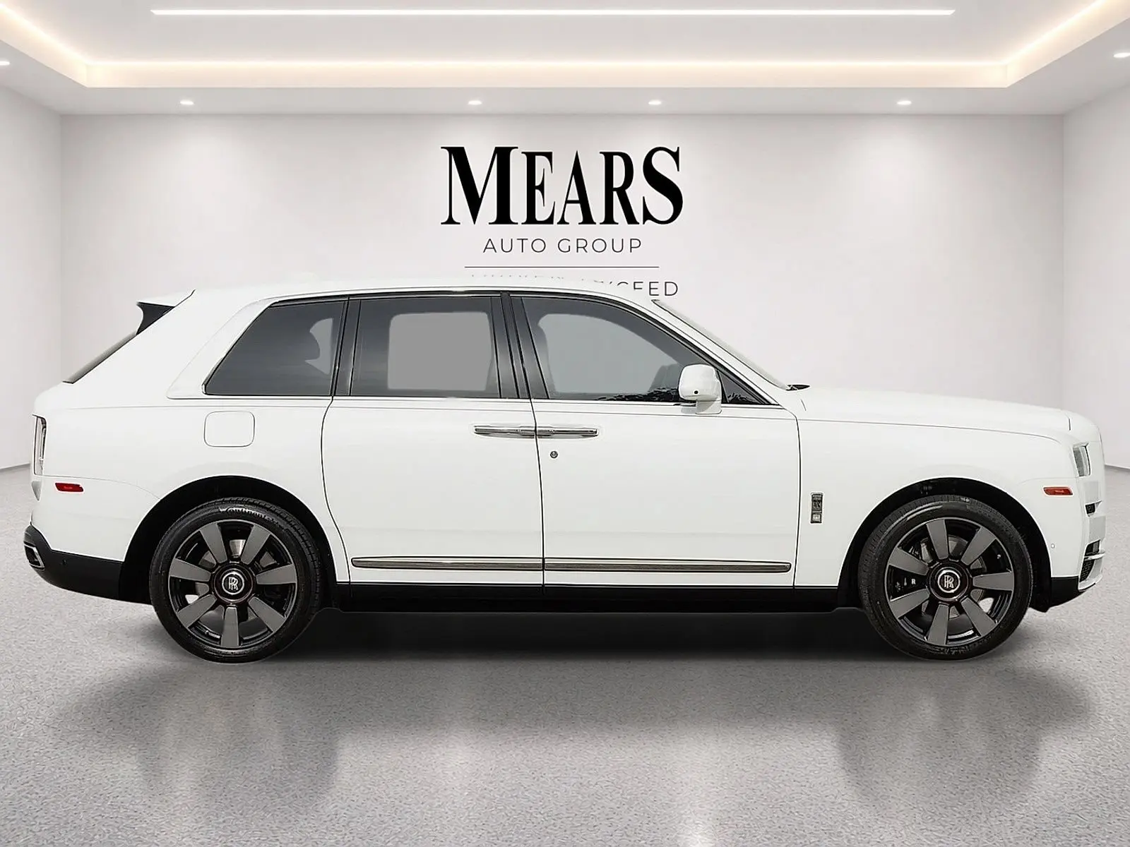 2022 Rolls-Royce Cullinan Base photo 3