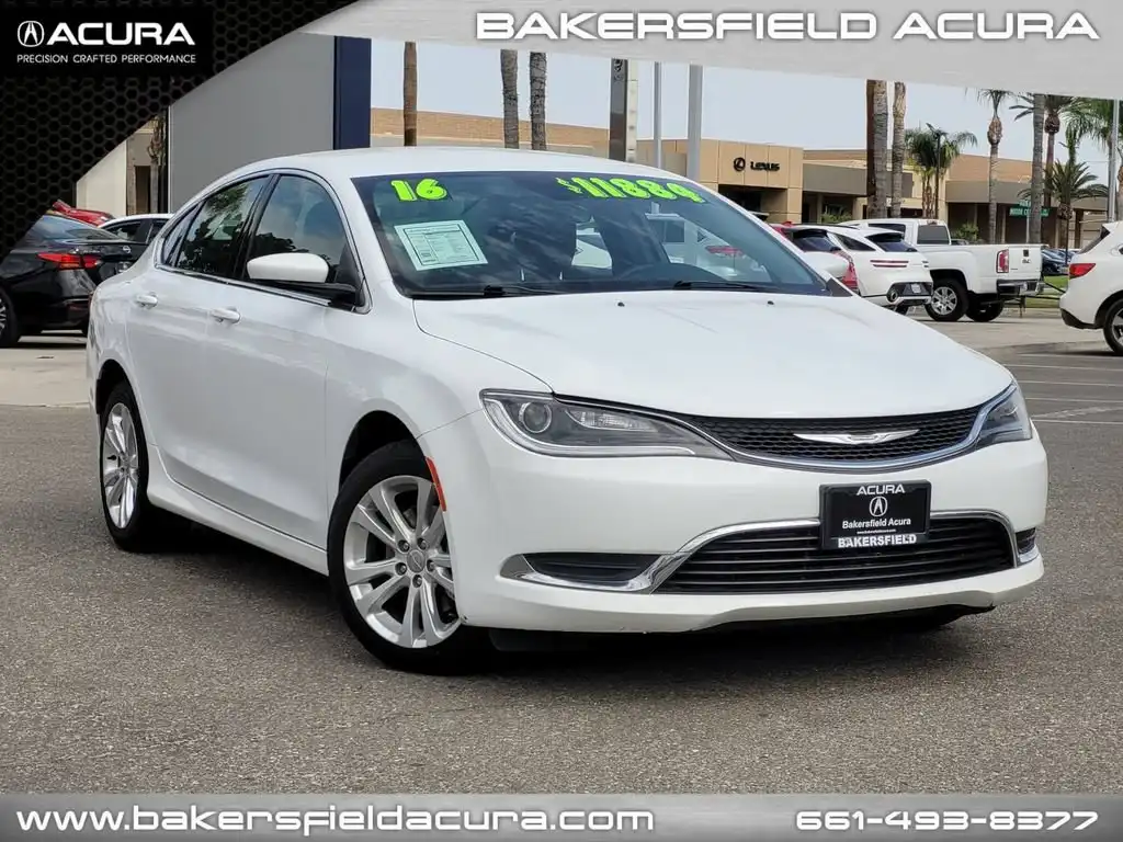 2016 Chrysler 200 Limited's photo
