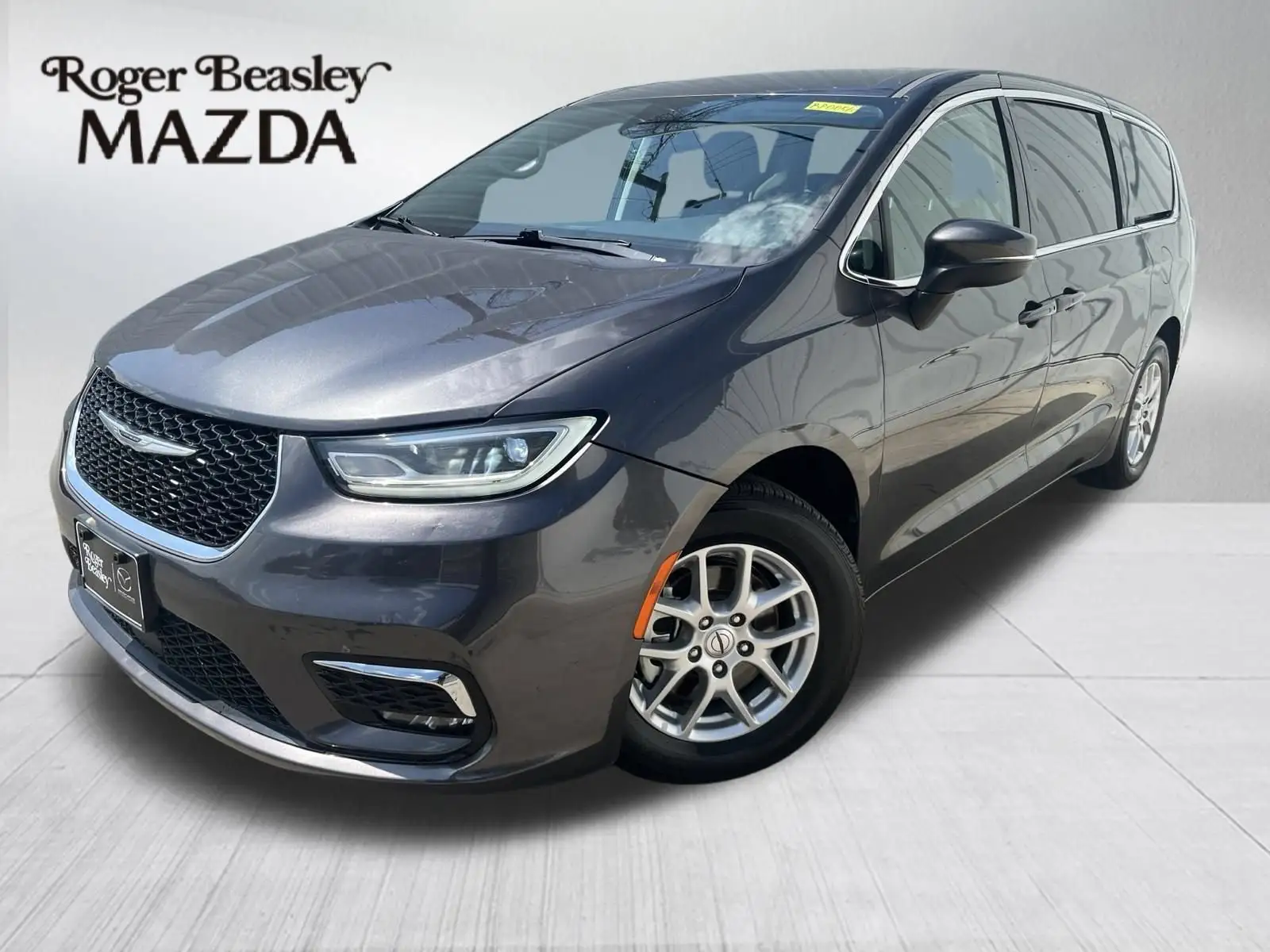 2023 Chrysler Pacifica Touring L photo 1