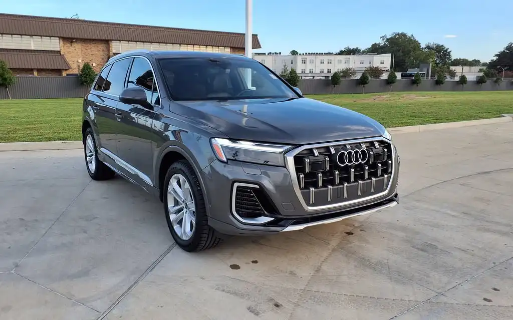 2025 Audi Q7 55 Premium Plus quattro Tiptronic's photo