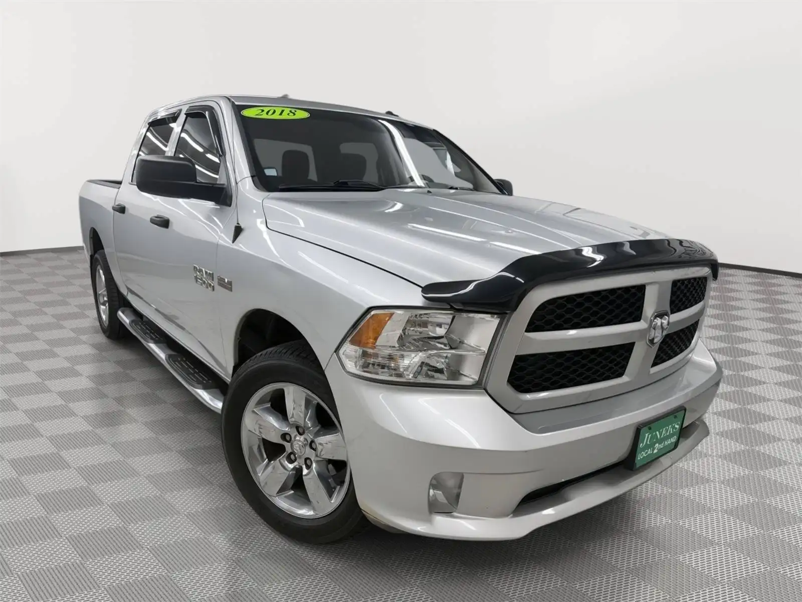 2018 RAM 1500 Express 4x4 Crew Cab 5'7's photo