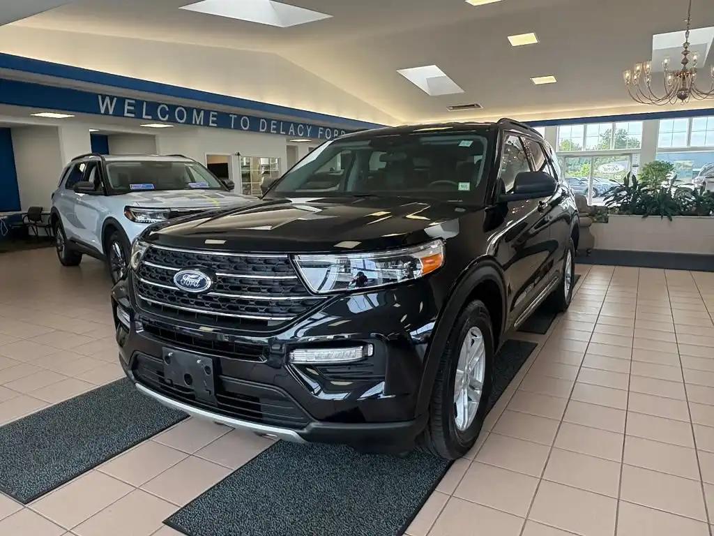 2023 Ford Explorer XLT 4WD's photo
