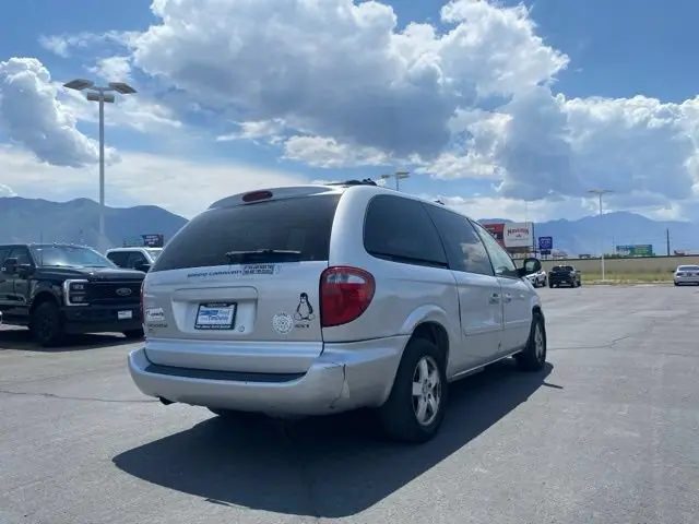 2005 Dodge Grand Caravan SXT photo 5