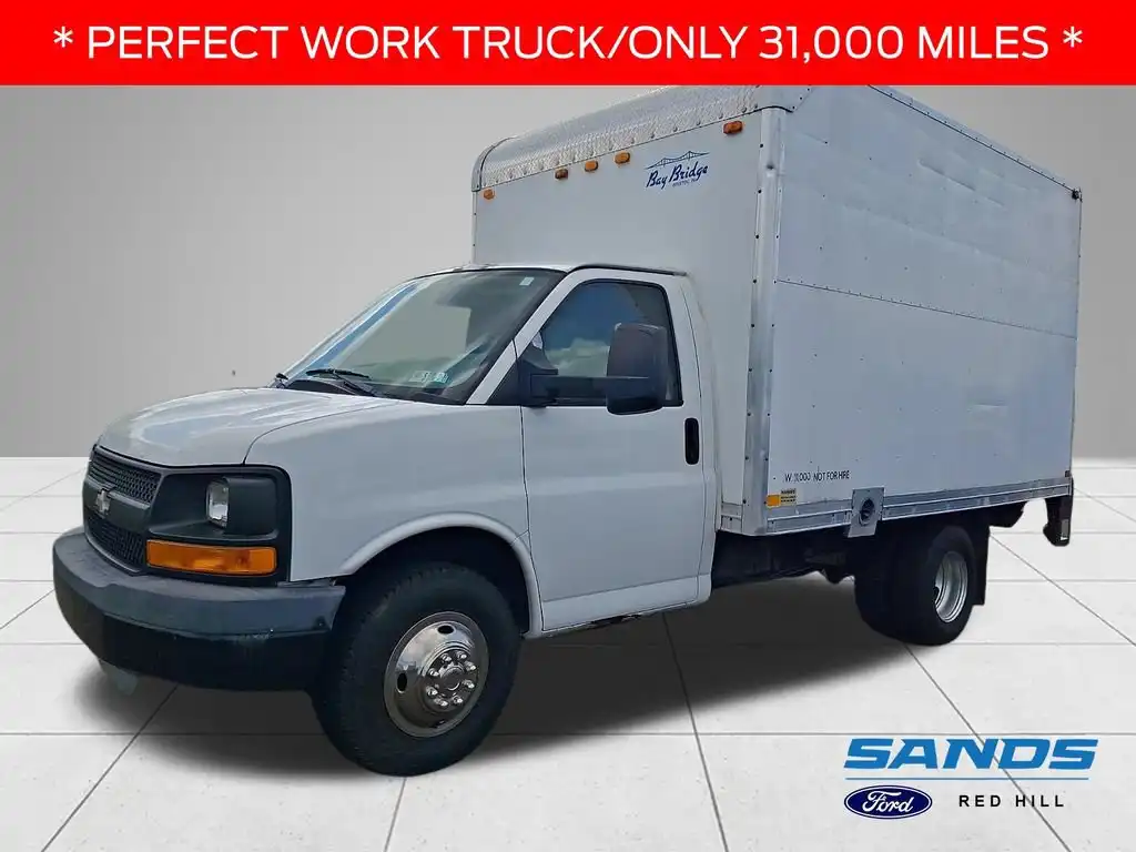 2009 Chevrolet Express Commercial Cutaway 3500's photo