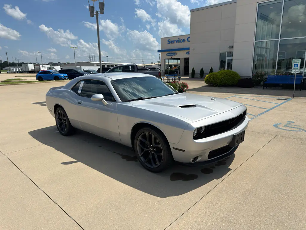 2019 Dodge Challenger SXT Auto photo 3