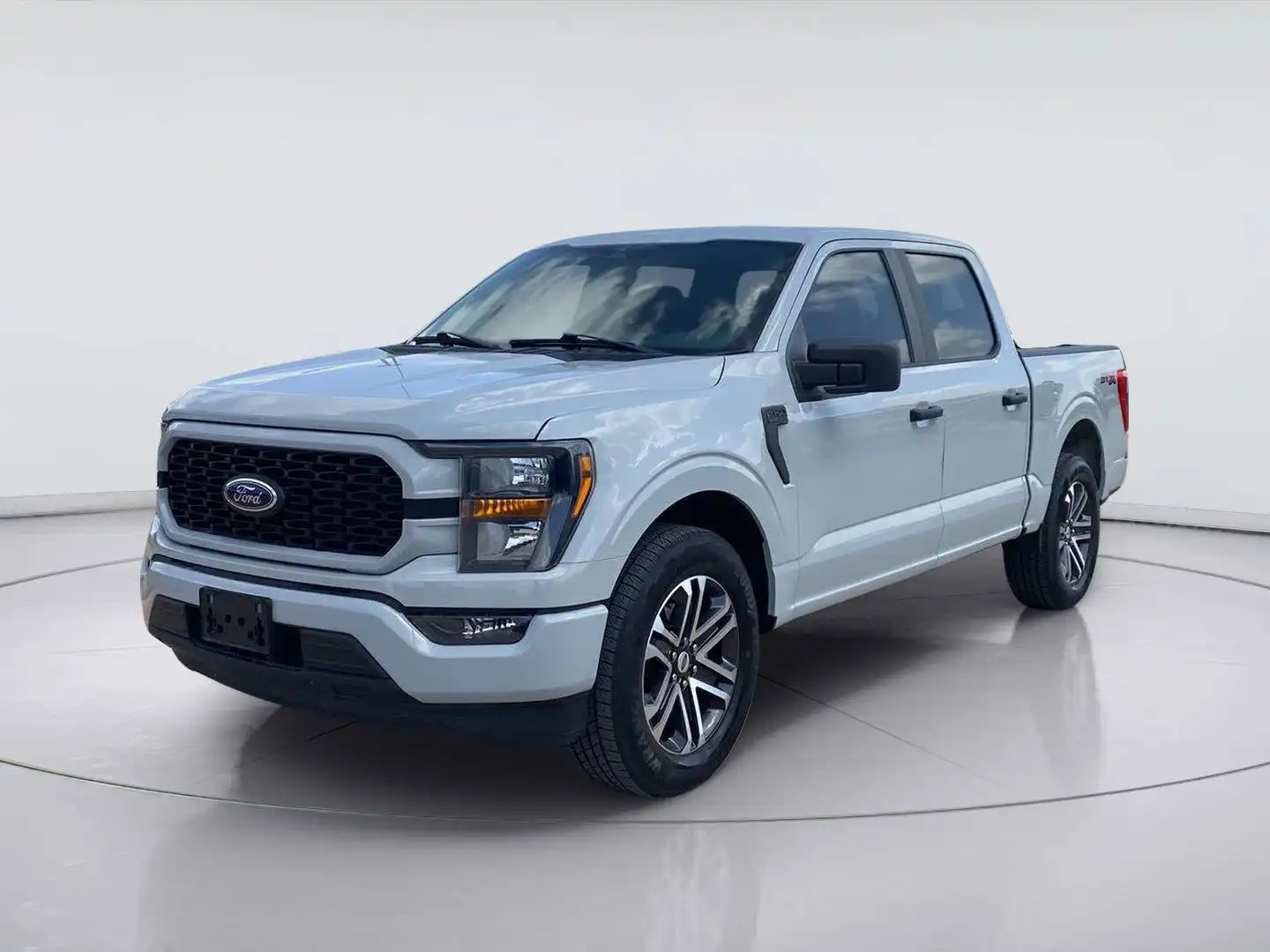2023 Ford F-150 XL SuperCrew 5-1/2' Box's photo