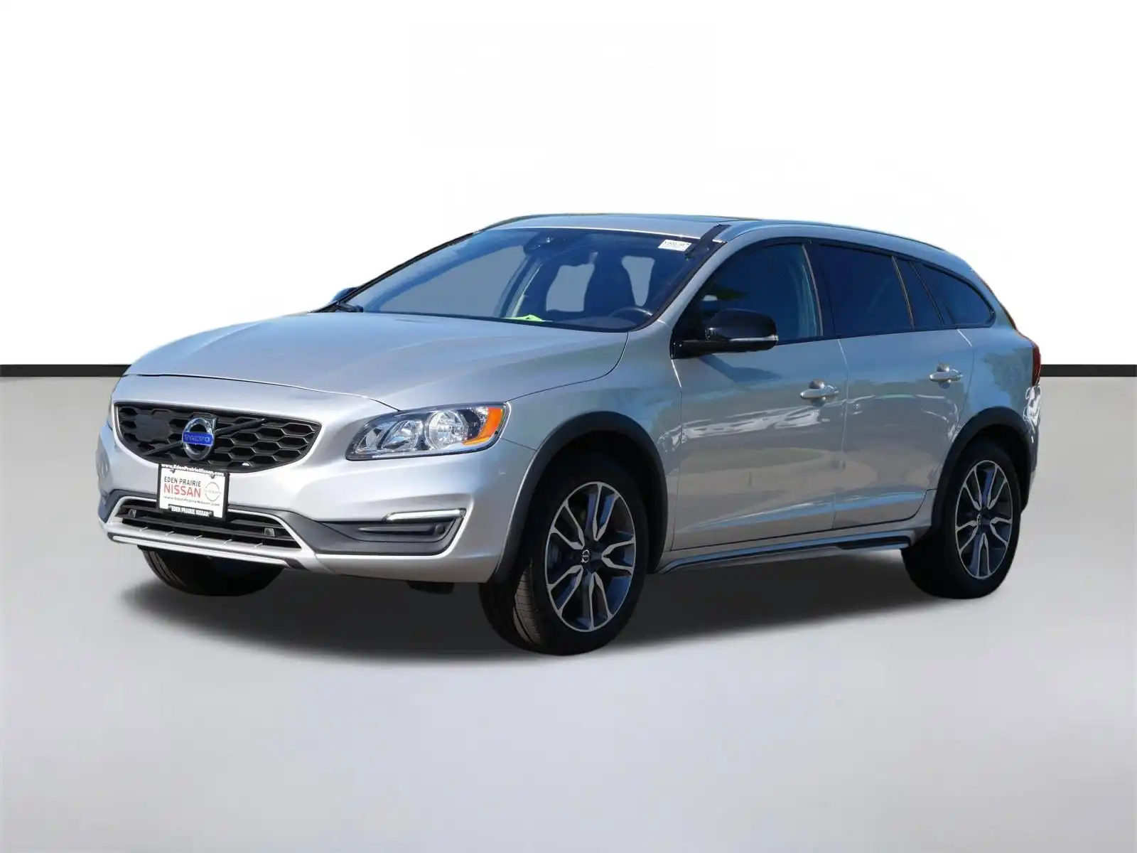 2018 Volvo V60 T5 AWD Cross Country's photo