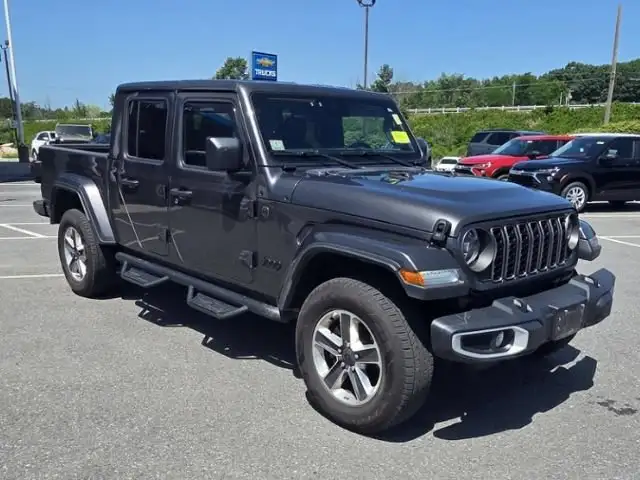 2024 Jeep Gladiator Sport S's photo