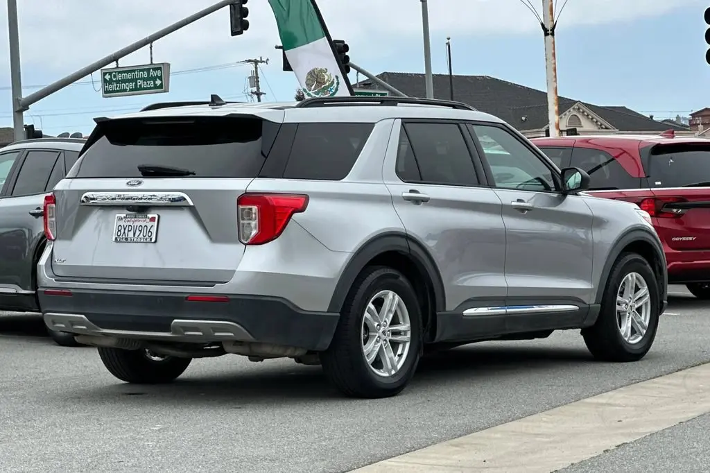 2021 Ford Explorer XLT RWD photo 3