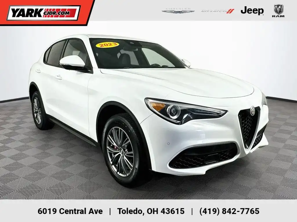 2023 Alfa Romeo Stelvio Sprint AWD's photo