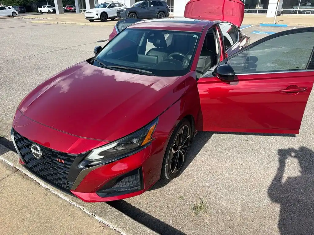 2024 Nissan Altima 2.5 SR's photo