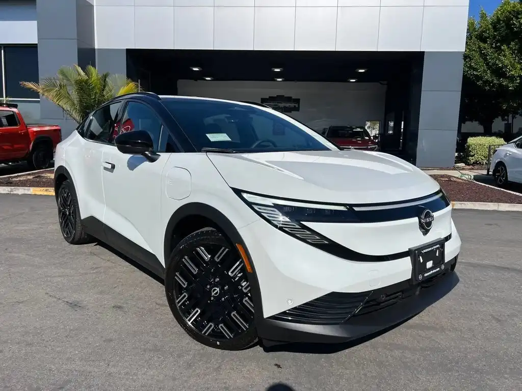 2026 Nissan Leaf Platinum+'s photo