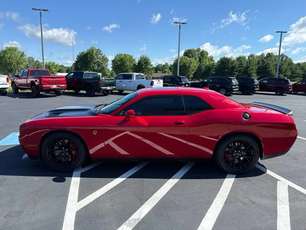 2016 Dodge Challenger SRT Hellcat photo 5