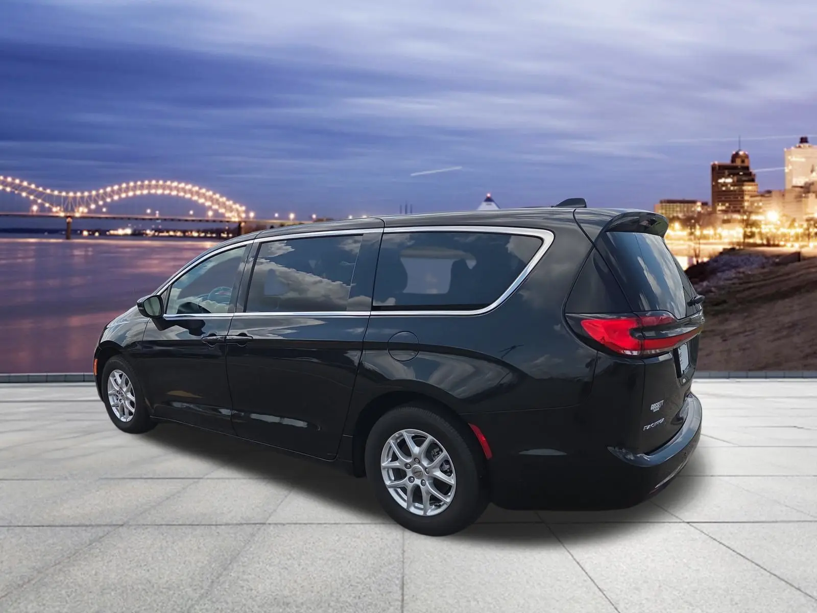 2023 Chrysler Pacifica Touring L photo 3