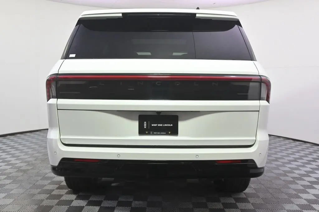 2026 Lincoln Navigator Reserve 4WD photo 5