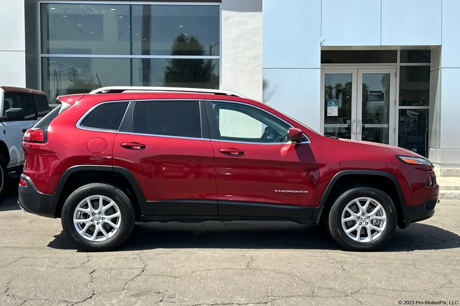 2017 Jeep Cherokee Latitude 4WD photo 3