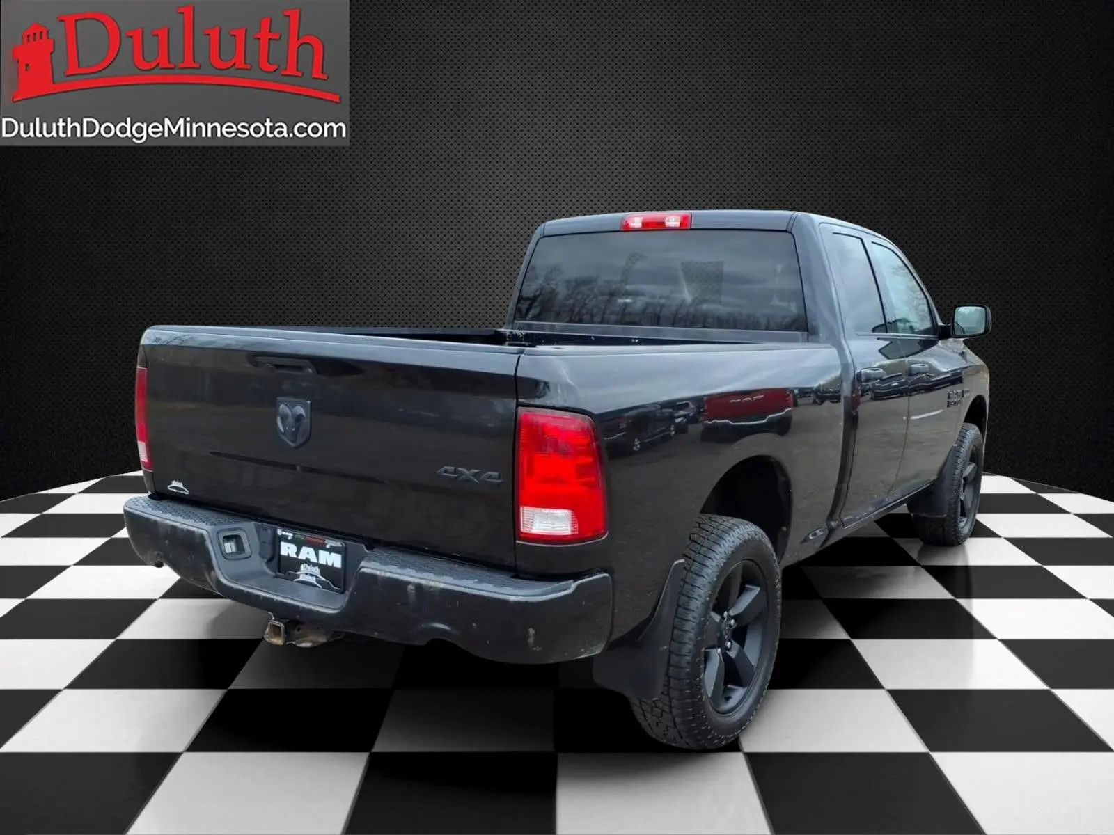 2016 RAM 1500 Express 4x4 Quad Cab 6'4 photo 5