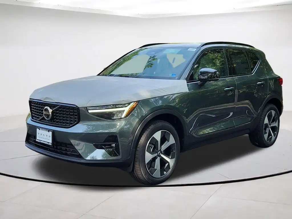 2026 Volvo XC40 B5 Plus Dark AWD's photo