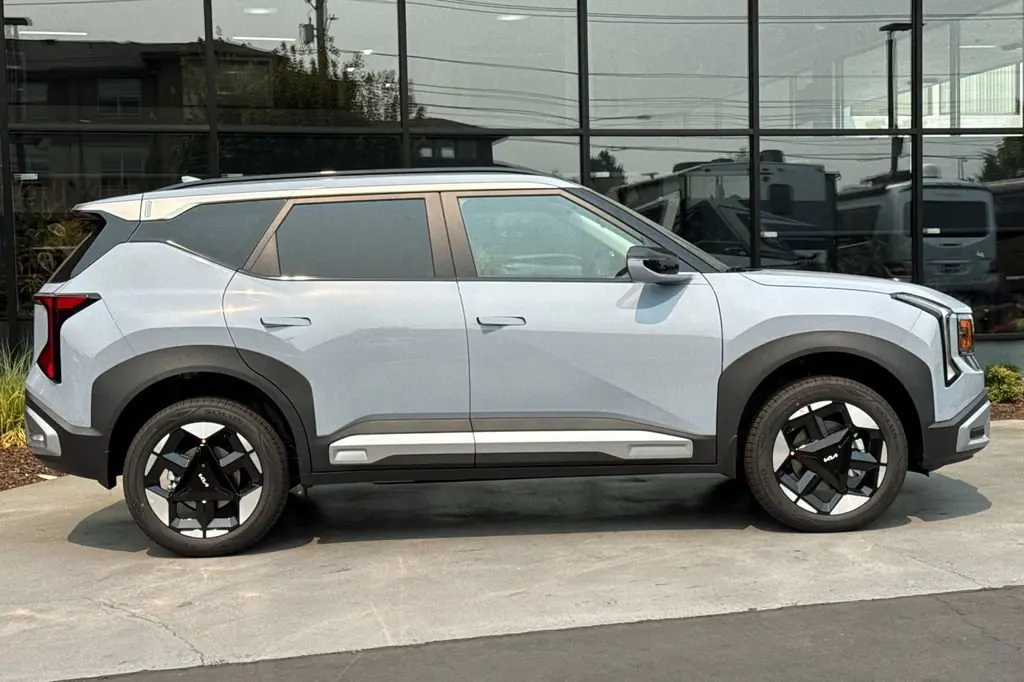 2027 Kia Seltos 2.0 EX AWD photo 3