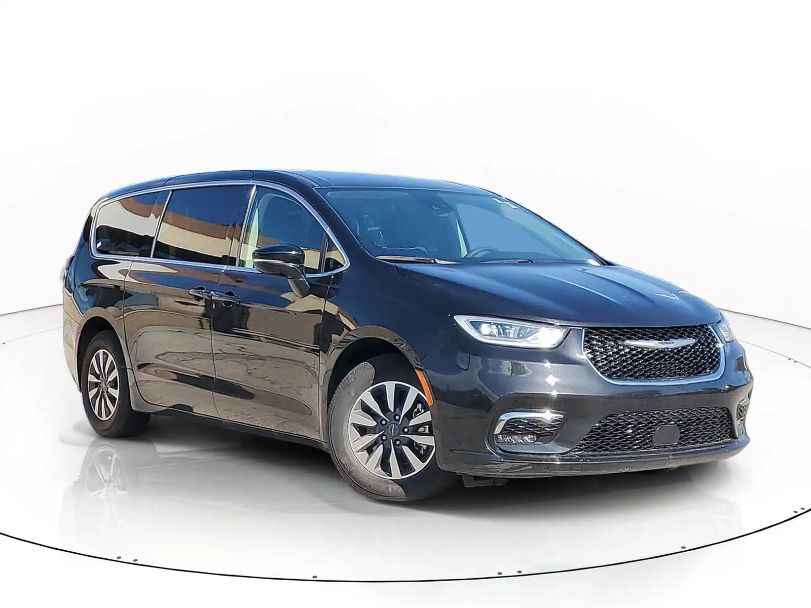 2024 Chrysler Pacifica Hybrid Select PHEV's photo