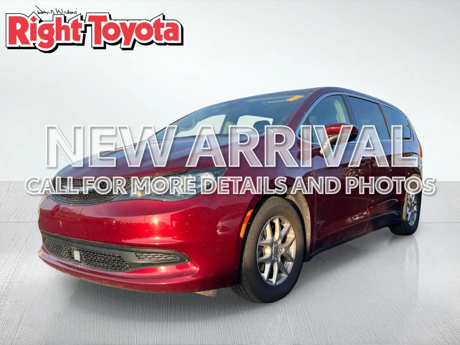 2023 Chrysler Voyager LX's photo