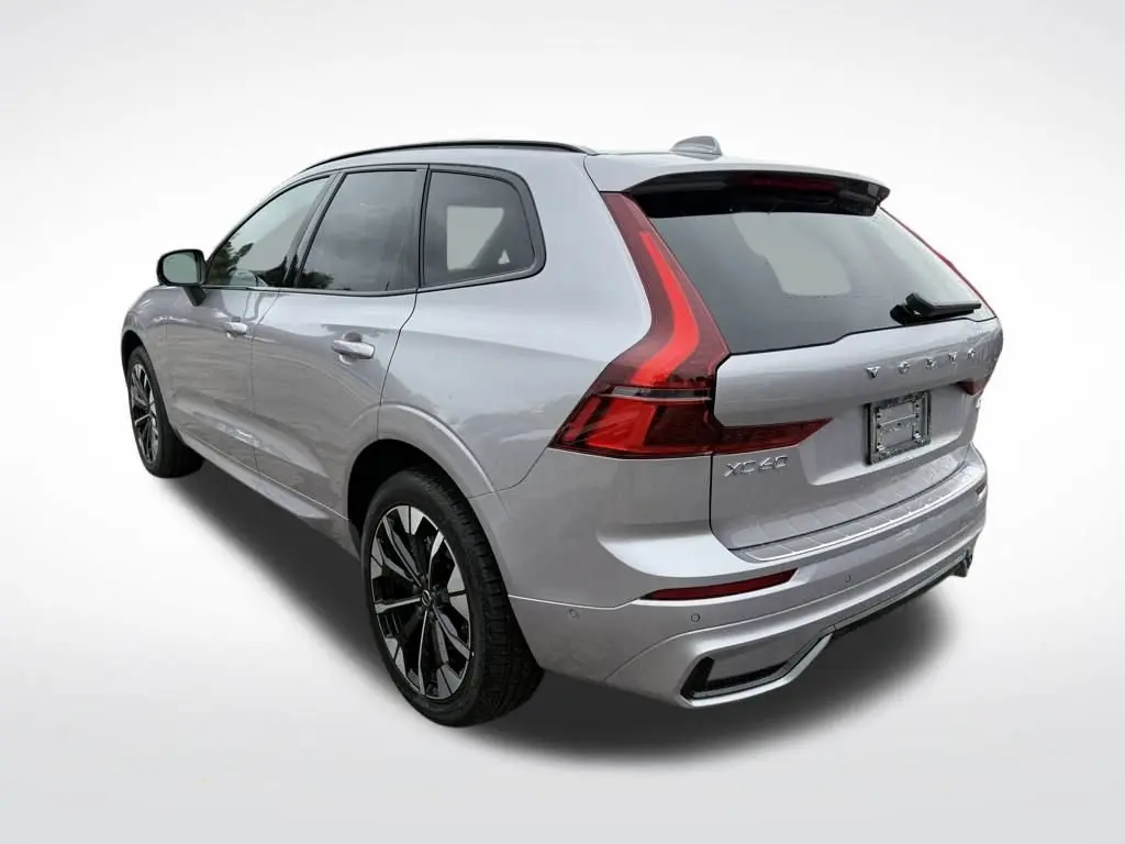 2026 Volvo XC60 B5 Plus Dark AWD photo 5