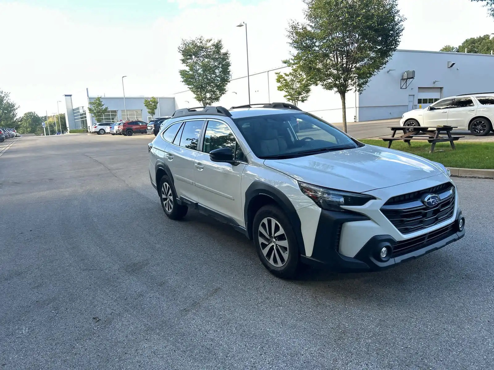 2024 Subaru Outback Premium's photo